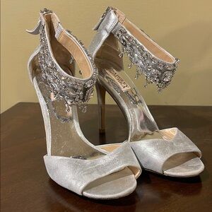 Badgley Mischka Silver Crystal Embellished Heels Size 9